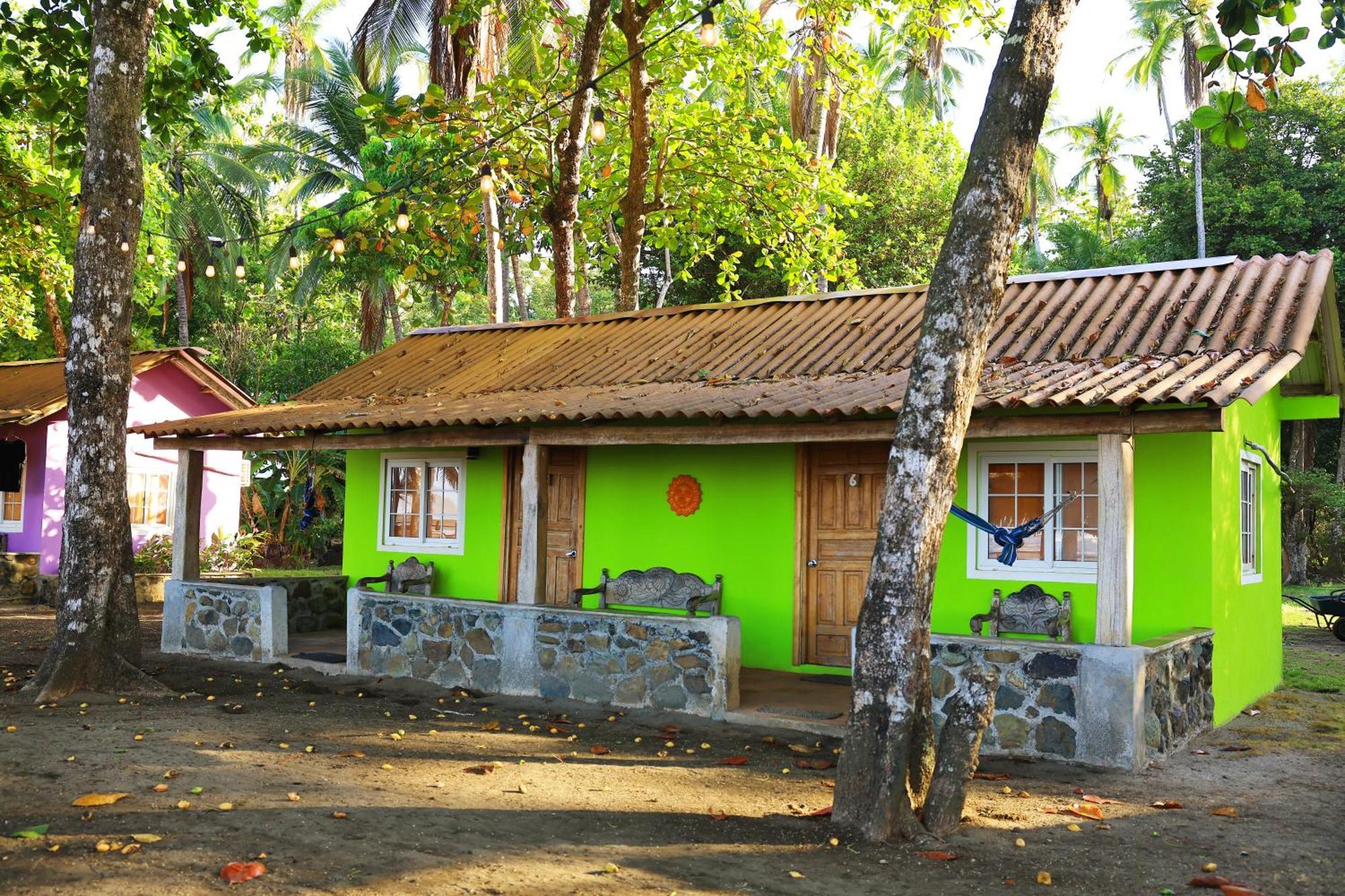 Hotel Oasis & Surf Camp Santa Catalina Exteriör bild